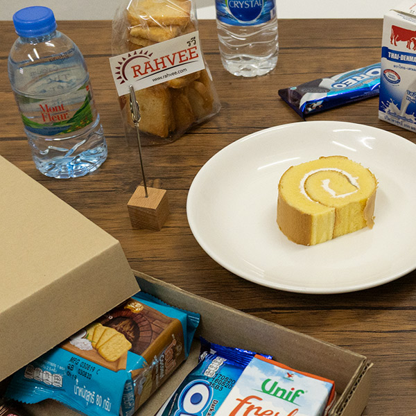 เครื่องดื่ม + เบเกอรี่ + ขนม 2 ชิ้น