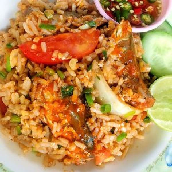 ข้าวผัดปลากระป๋อง